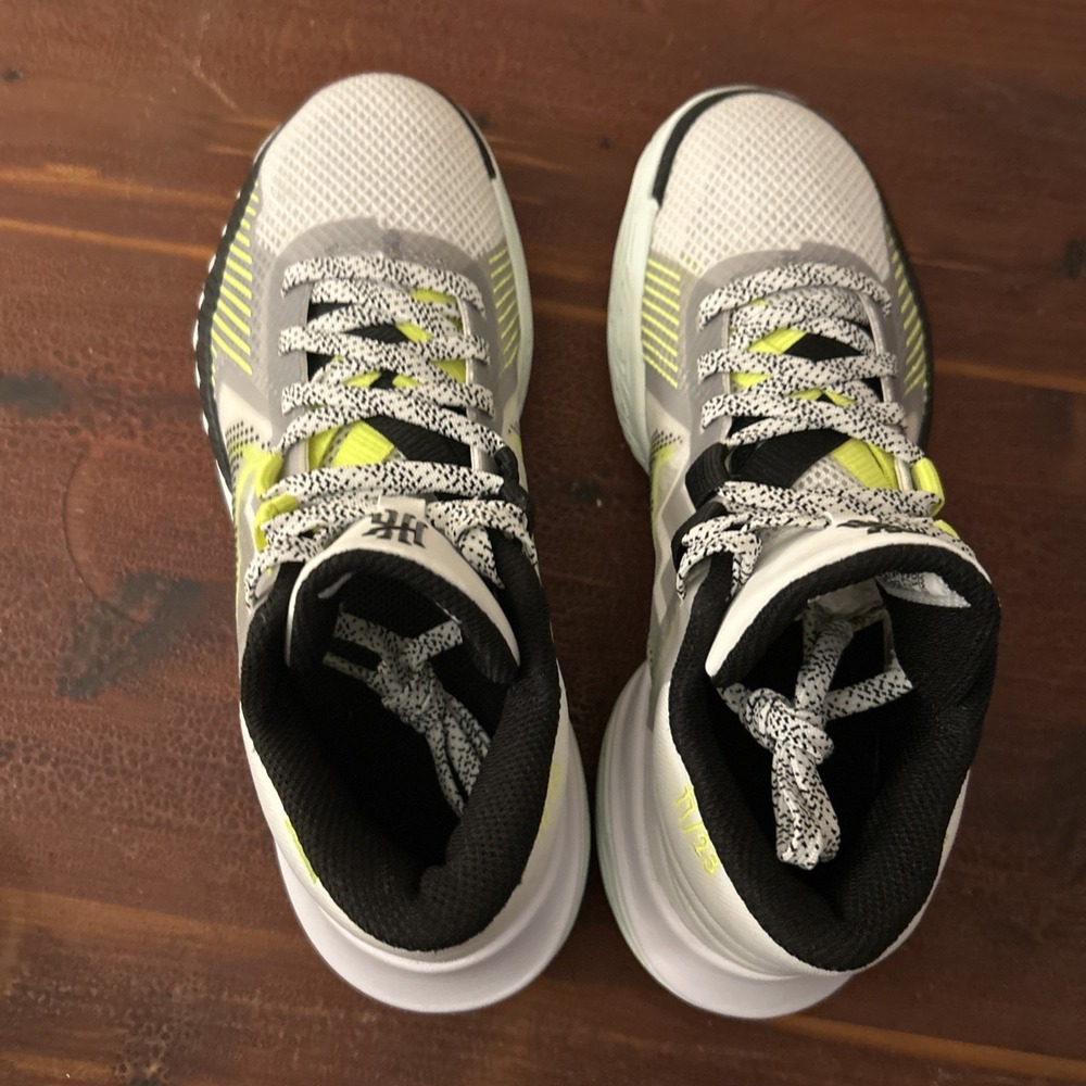 NIKE KYRIE‎ FLYTRAP V SUMMIT WHITE/BLACK SIZE MEN'S 4, Women's 5.5 [CZ4100-101] - Picture 11 of 12